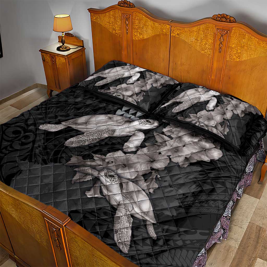 Hawaiian Turtle Love Couple Quilt Bed Set - Sweet Hibiscus and Kakau Pattern Grayscale Color
