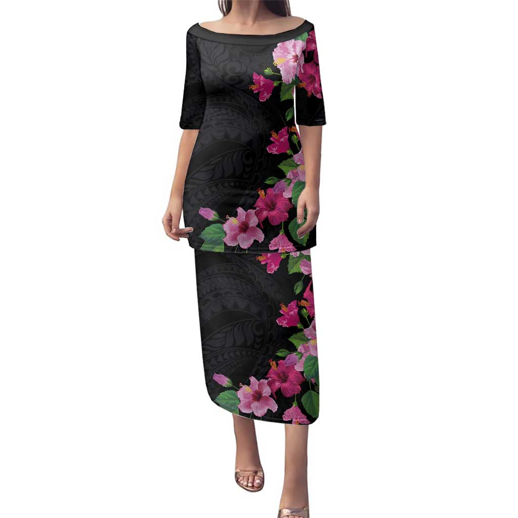 Hawaiian Hibiscus and Art Polynesian Tattoo Family Matching Puletasi and Hawaiian Shirt Black Color LT03 Mom's Dress Black - Polynesian Pride