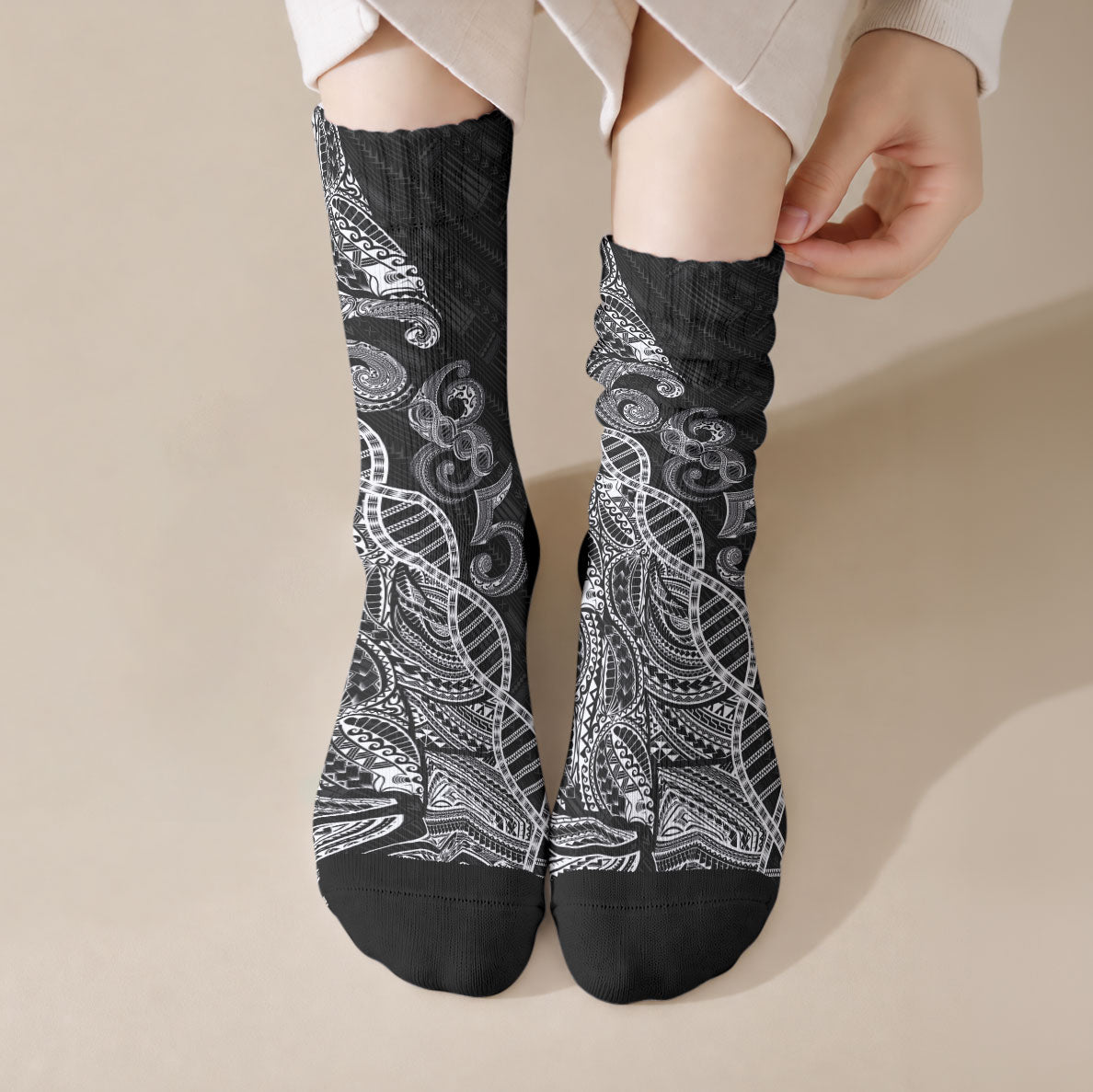 Samoan Traditional Tattoo 685 Crew Socks Tribal Tatau DNA Black Color LT03 Crew Socks Black - Polynesian Pride