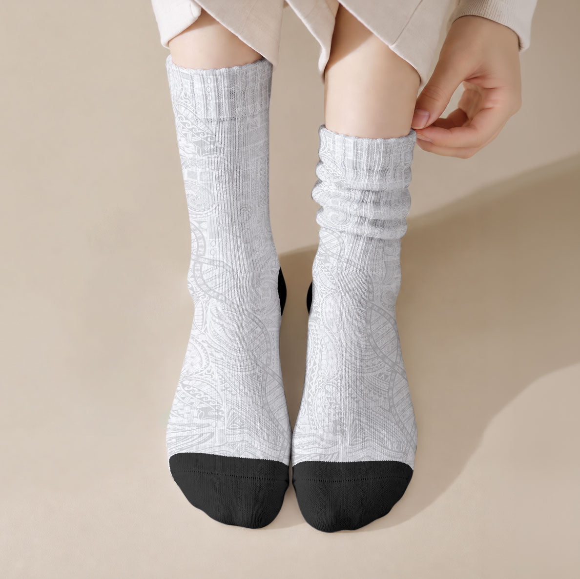 Samoan Traditional Tattoo 685 Crew Socks Tribal Tatau DNA All-White LT03 Crew Socks White - Polynesian Pride