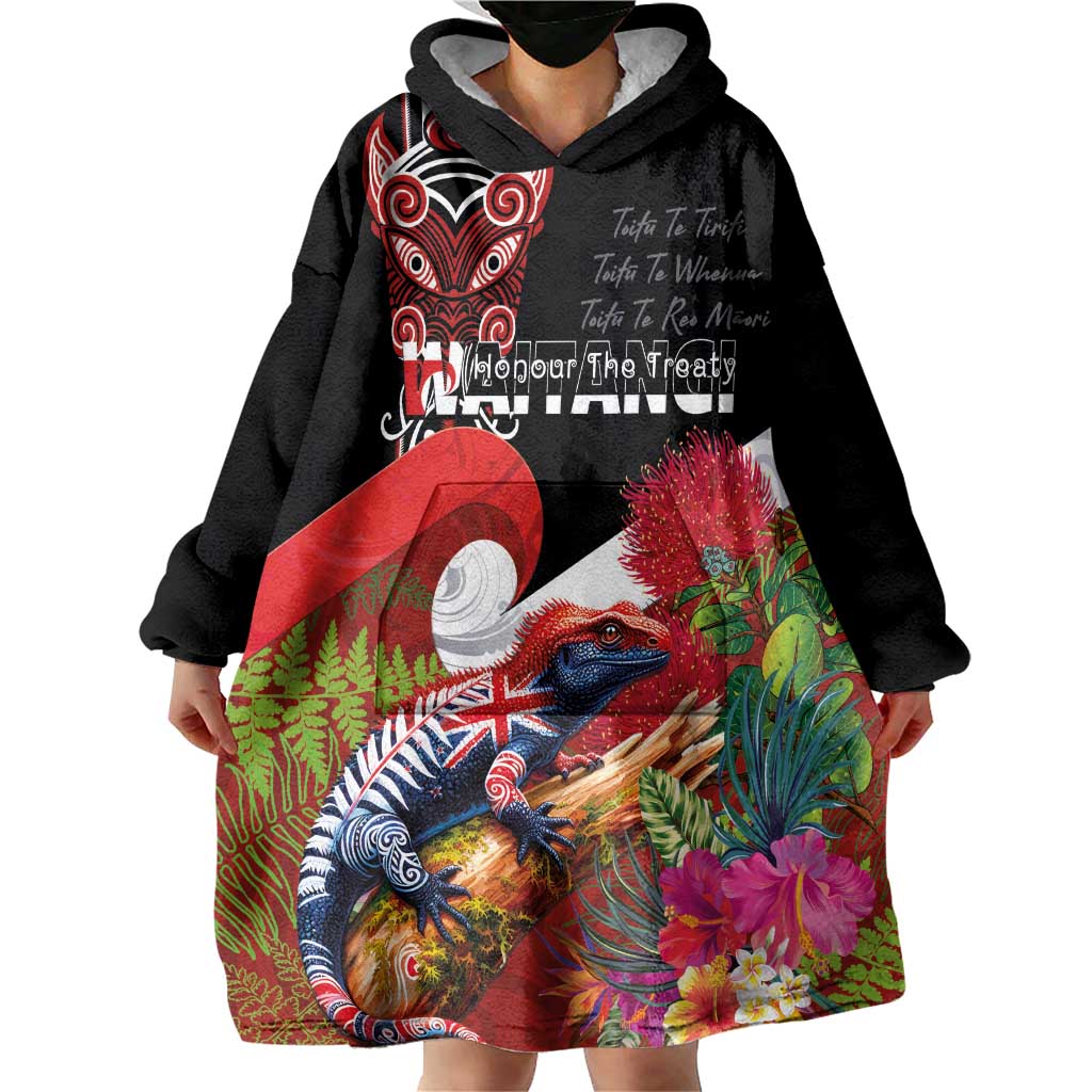 Aotearoa Toitu Te Tiriti Wearable Blanket Hoodie Waitangi-Honour The Treaty NZ Tuatara and Plants LT03 - Polynesian Pride