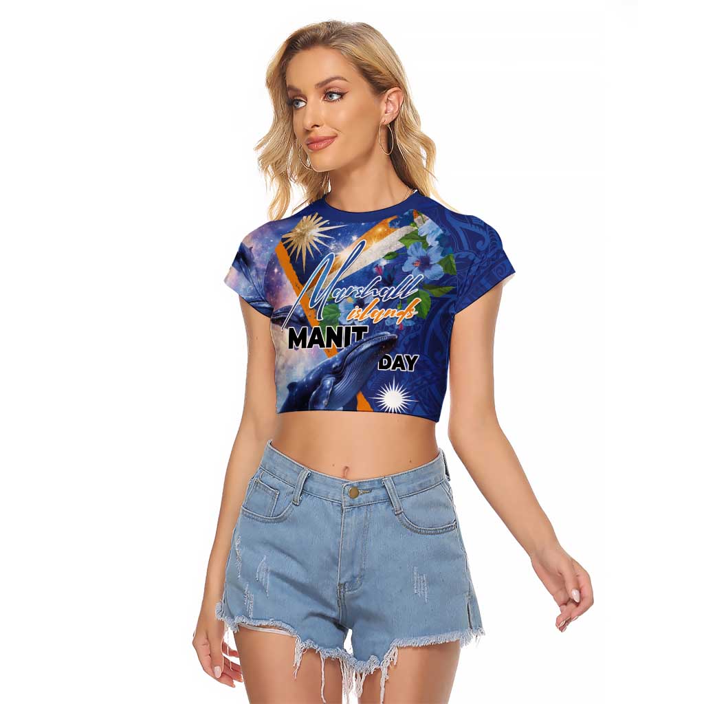 Marshall Islands Manit Day Raglan Cropped T Shirt Grunge National Flag with Whales and Tribal Tattoos - Polynesian Pride