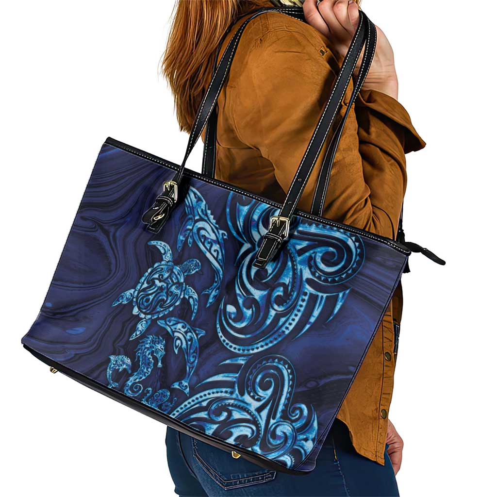 New Zealand Connecting with Seas Leather Tote Bag Maori Tribal and Sea Animals Tattoo - Sea Texture Glass Style