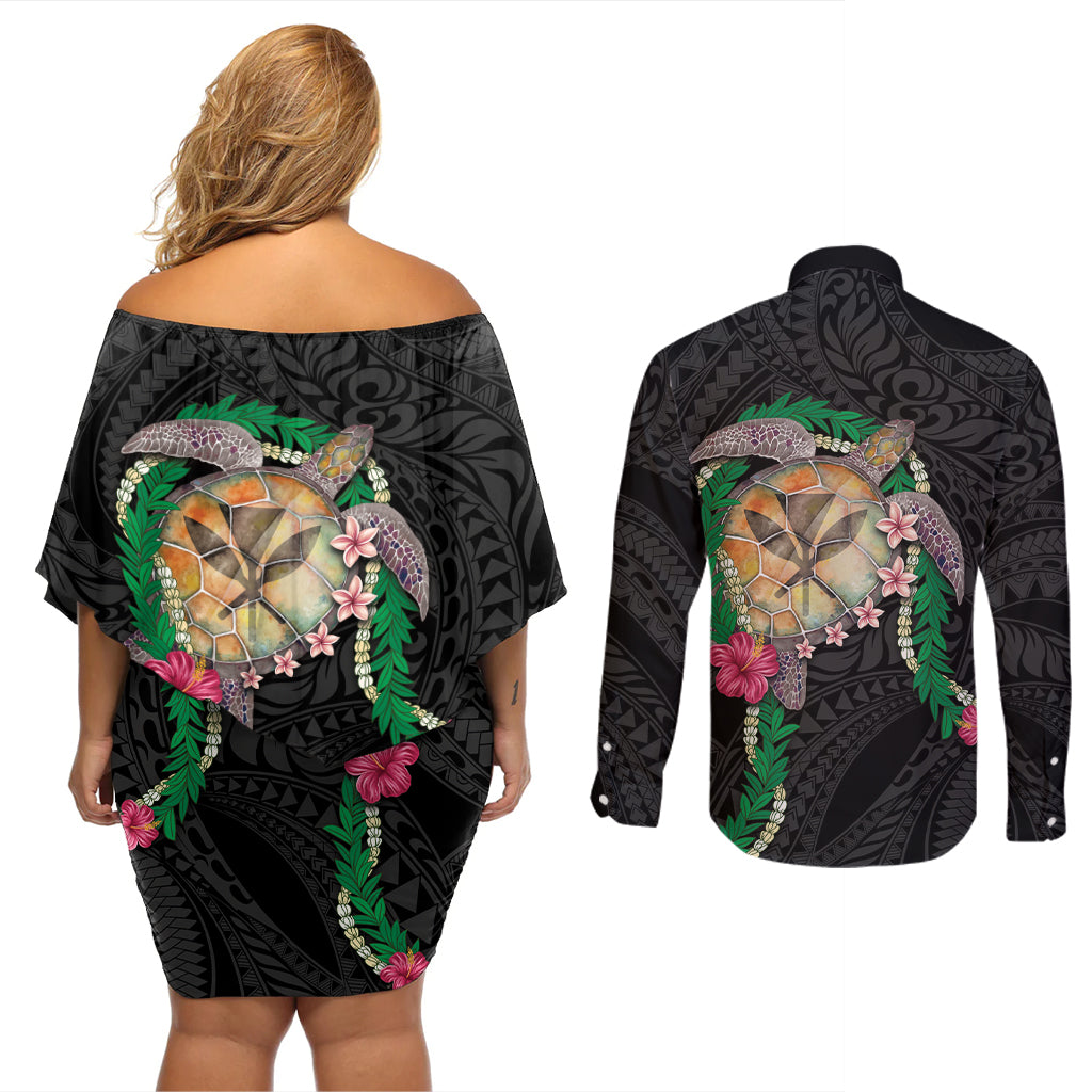 Hawaii Pikake and Maile Lei Couples Matching Off Shoulder Short Dress and Long Sleeve Button Shirt Honu Polynesian Pattern Black Color