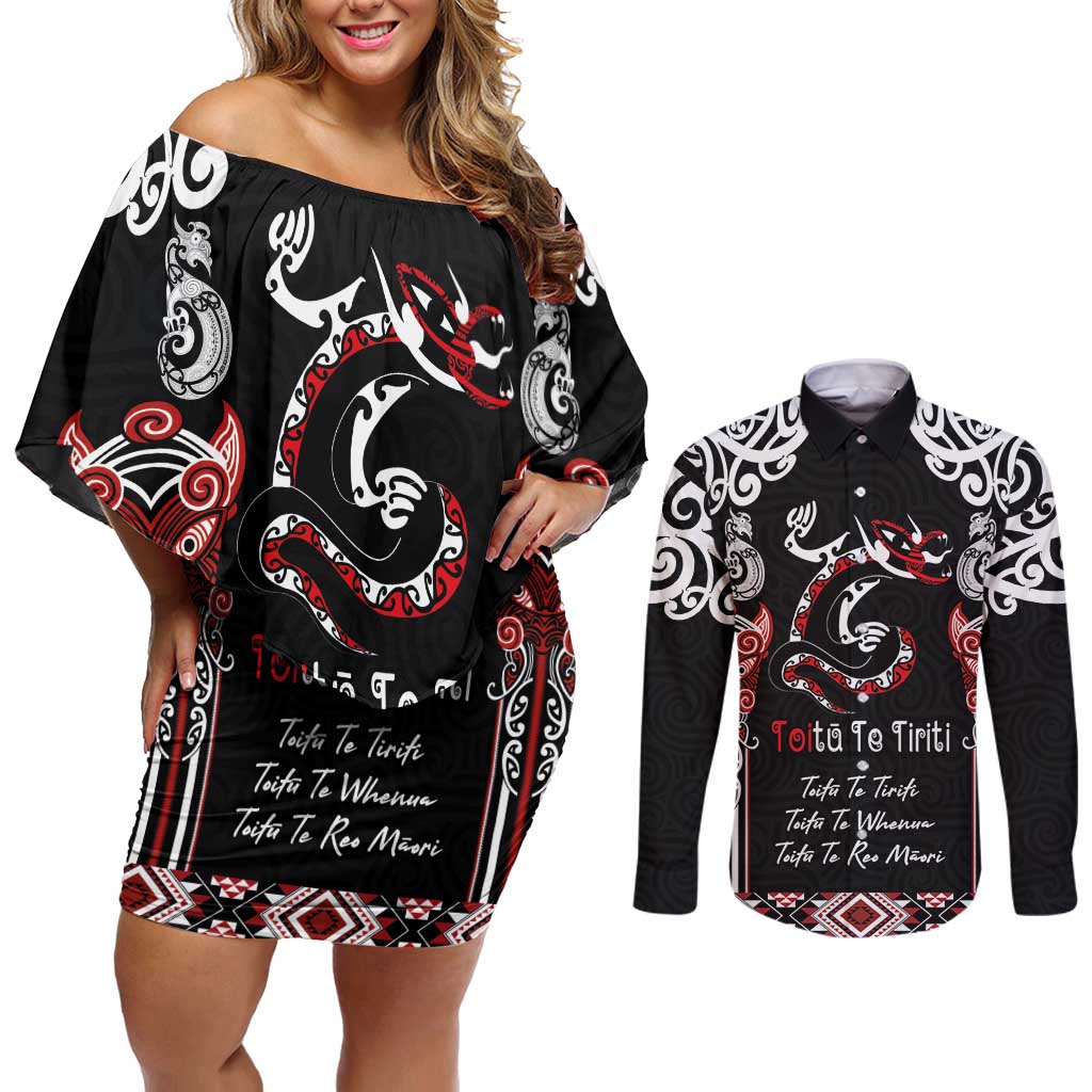 Aotearoa Toitu Te Tiriti-Maori Taniwha Couples Matching Off Shoulder Short Dress and Long Sleeve Button Shirt Toitu Te Whenua Toitu Te Reo Maori LT03 Black - Polynesian Pride