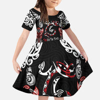 Aotearoa Toitu Te Tiriti-Maori Taniwha Family Matching Off The Shoulder Long Sleeve Dress and Hawaiian Shirt Toitu Te Whenua Toitu Te Reo Maori LT03 Daughter's Dress Black - Polynesian Pride