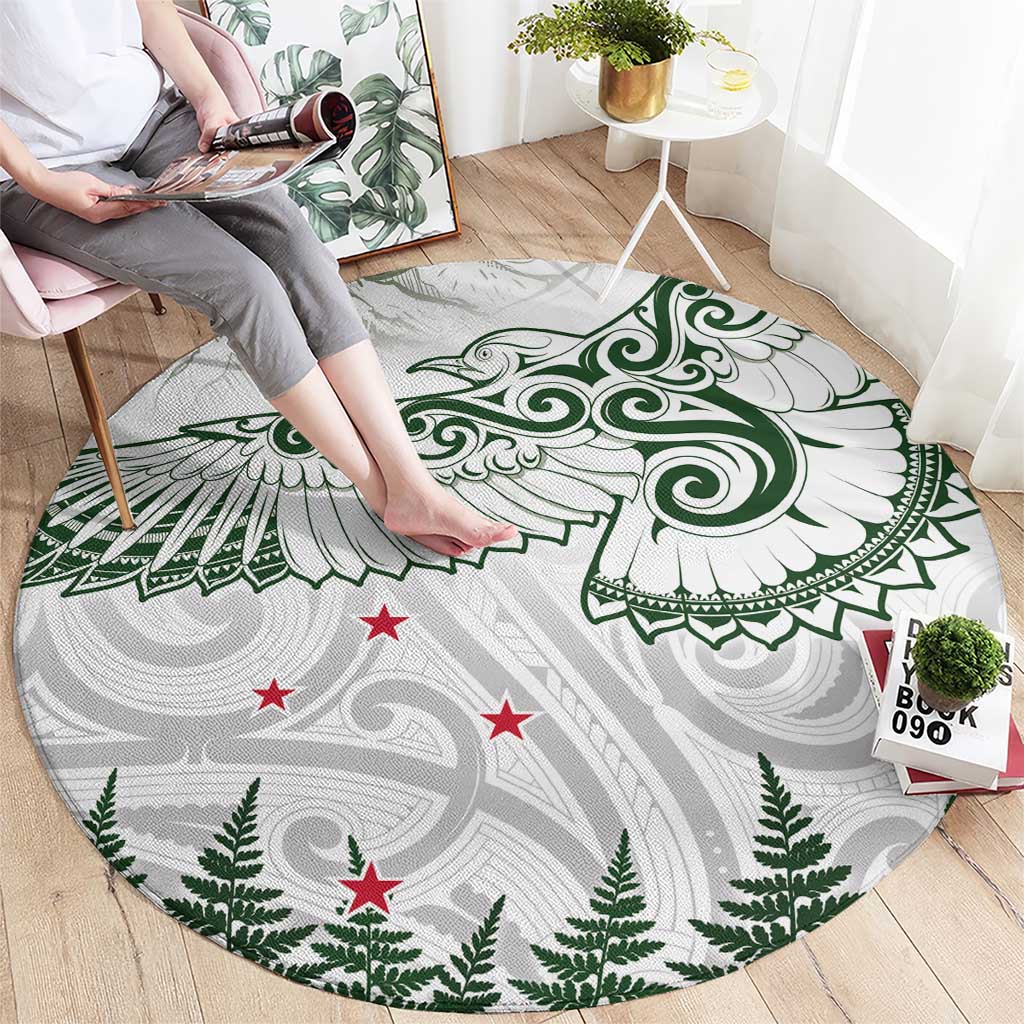 New Zealand Kea Bird Round Carpet Maori Tattoo and Silver Fern Green Color