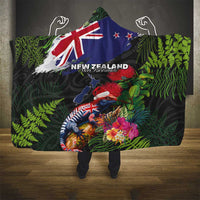 New Zealand Christmas Hooded Blanket Meri Kirihimete-Tuatara and Pohutukawa Black Color