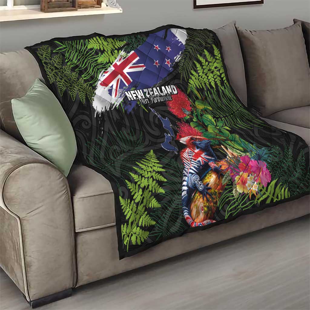 New Zealand Christmas Quilt Meri Kirihimete-Tuatara and Pohutukawa Black Color