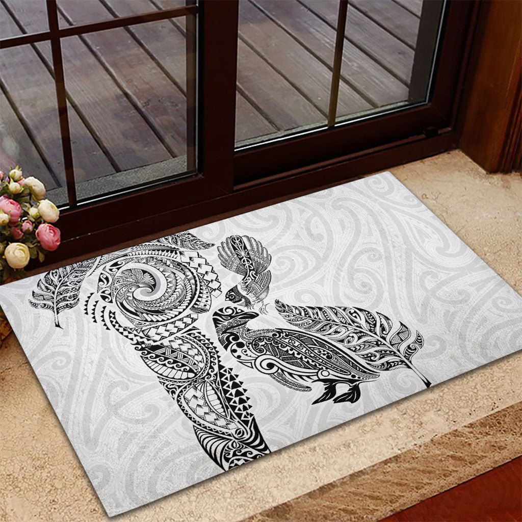 Aotearoa Moko Tribal Tattoo Rubber Doormat New Zealand Maori Penguin and Fantail White Color LT03 - Polynesian Pride