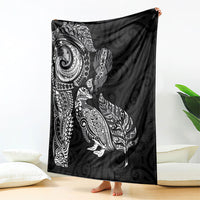 Aotearoa Moko Tribal Tattoo Blanket New Zealand Maori Penguin and Fantail Black Color LT03 - Polynesian Pride