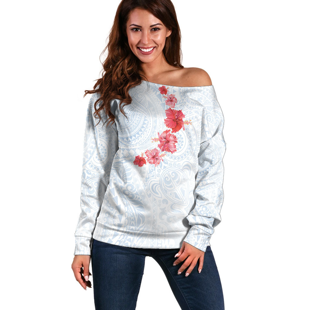 Hawaiian Tribal Tattoo and Hibiscus Off Shoulder Sweater Polynesian Pattern Airy White Blue Cloud
