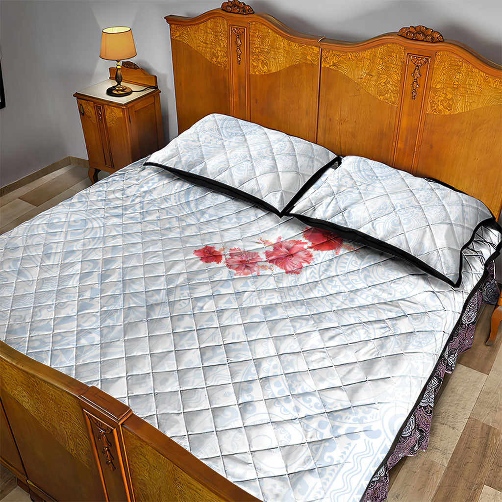 Hawaiian Tribal Tattoo and Hibiscus Quilt Bed Set Polynesian Pattern Airy White Blue Cloud