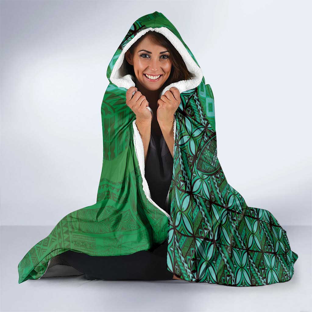 Samoan Pacific Tribal Flower Geometric Art Tattoos Hooded Blanket Siapo Pattern Emerald Glow - Polynesian Pride