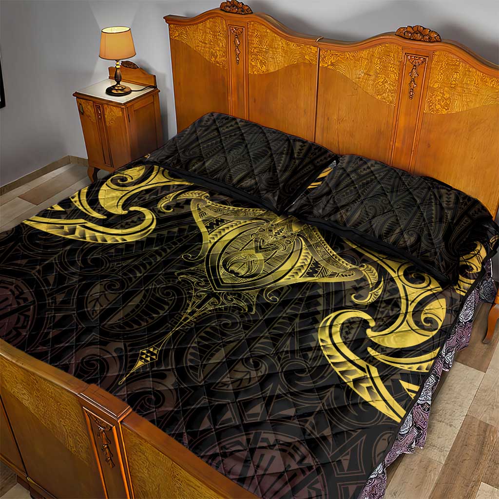 New Zealand Aotearoa Quilt Bed Set Maori Manta Ray Moko Gold - Polynesian Pride