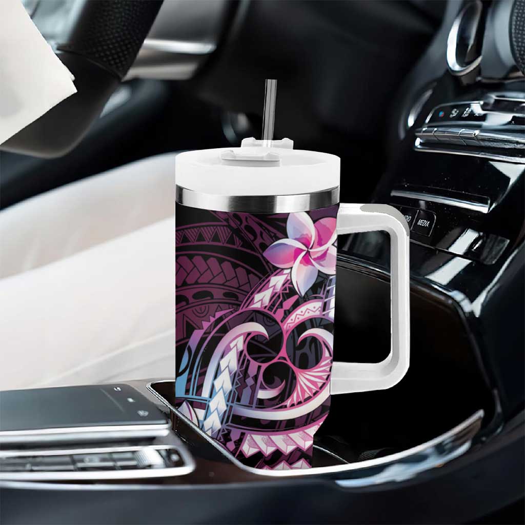 Polynesian Art Tattoo Tumbler With Handle Plumeria Flowers Pink Gradient
