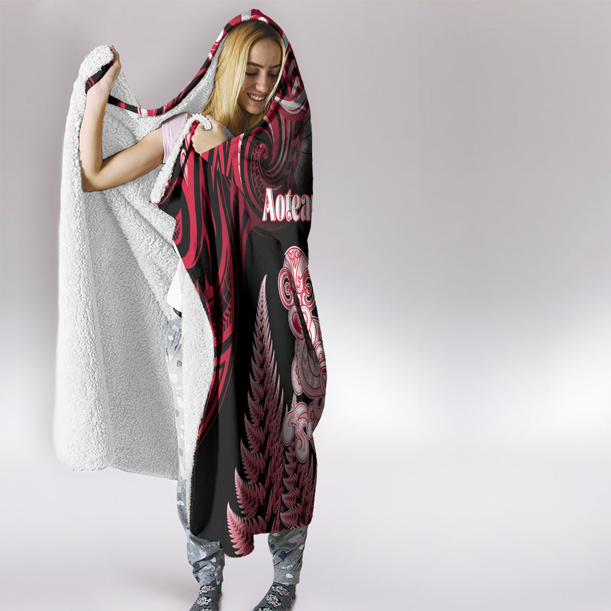 New Zealand Maori Taniwha Hooded Blanket Silver Fern Red Version