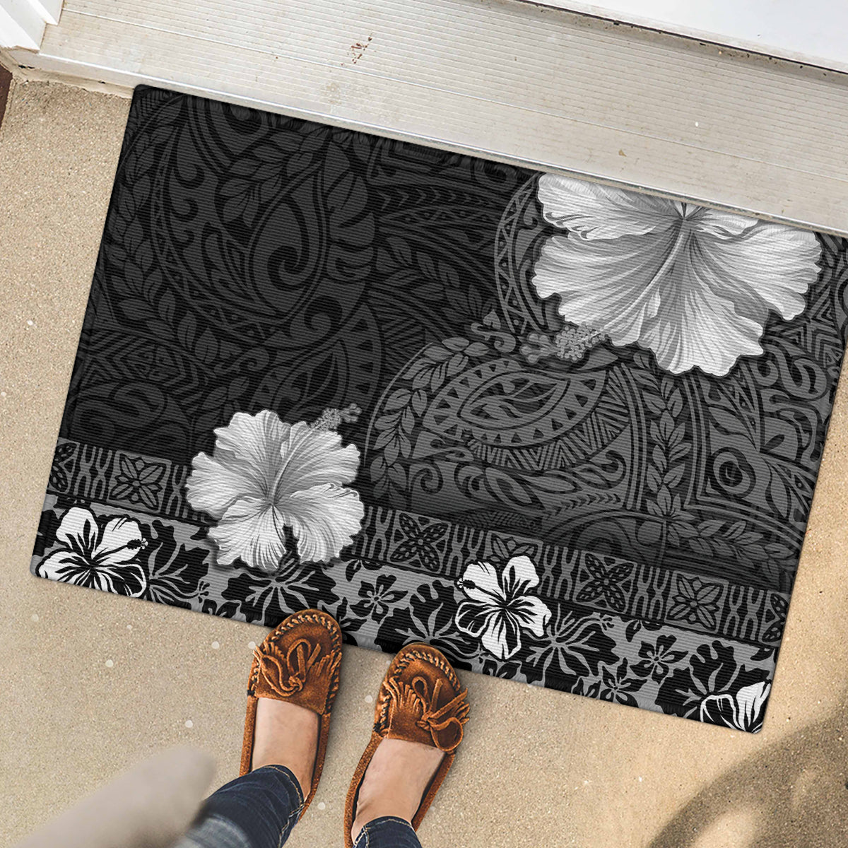 Hawaii Hibiscus With Black Polynesian Pattern Rubber Doormat