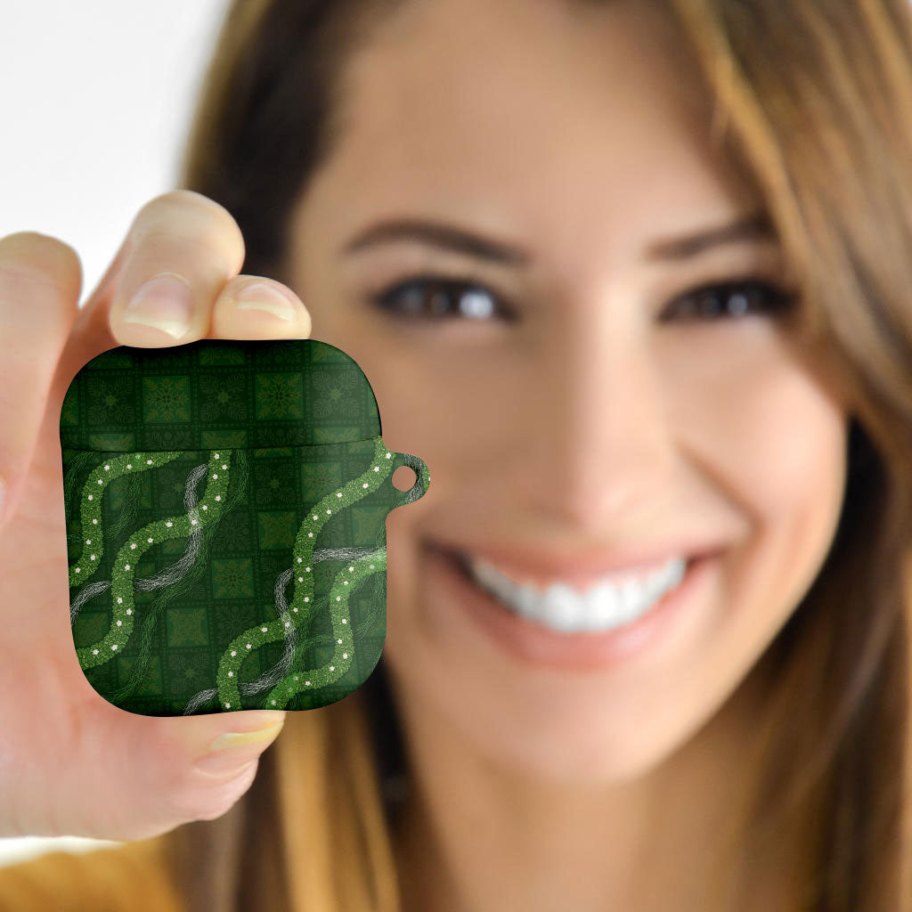 Hawaiian Quilt AirPods Case Pele Hair Hinahina Lei Green Version