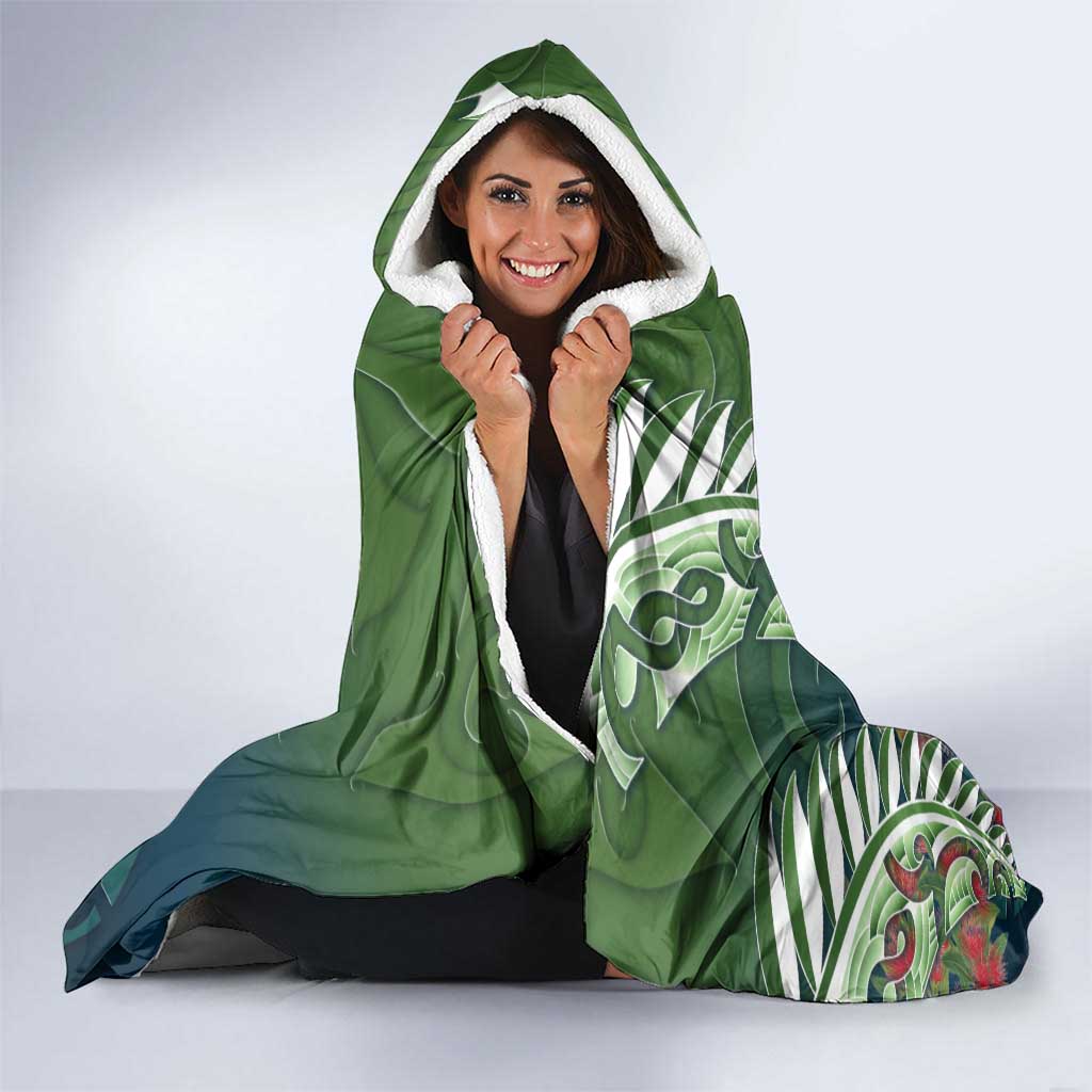 New Zealand Kea Bird Hooded Blanket With Maori Koru Fern - Polynesian Pride