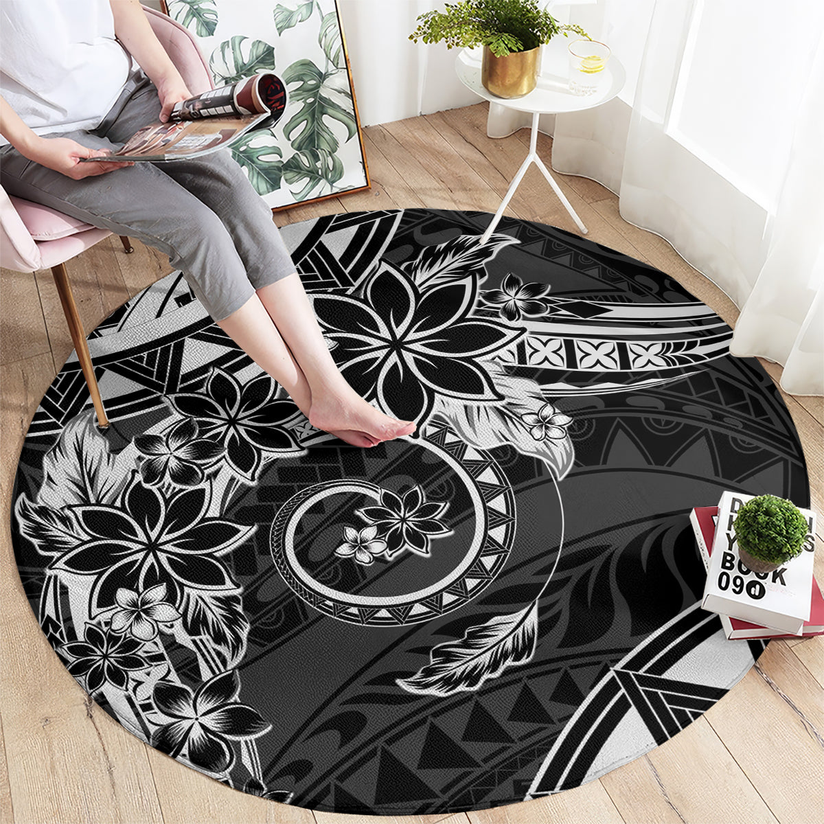 Polynesian Pattern With Plumeria Flowers Round Carpet Black