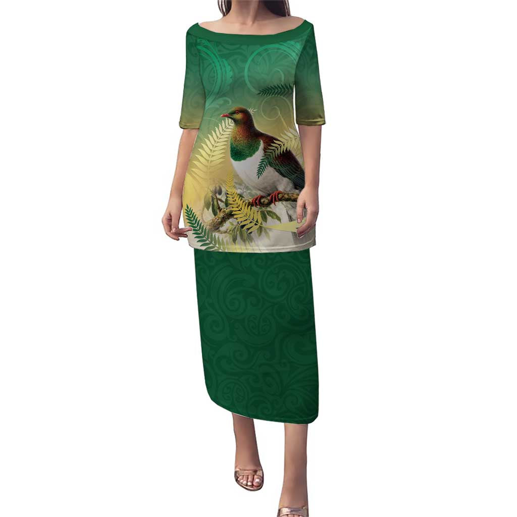 New Zealand Pigeon Kereru Family Matching Puletasi and Hawaiian Shirt Maori Fern Art Green Gradient LT05 Mom's Dress Green - Polynesian Pride
