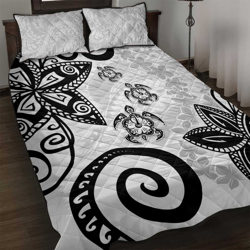 Polynesia Quilt Bed Set White Tribal Turtle Floral Pattern