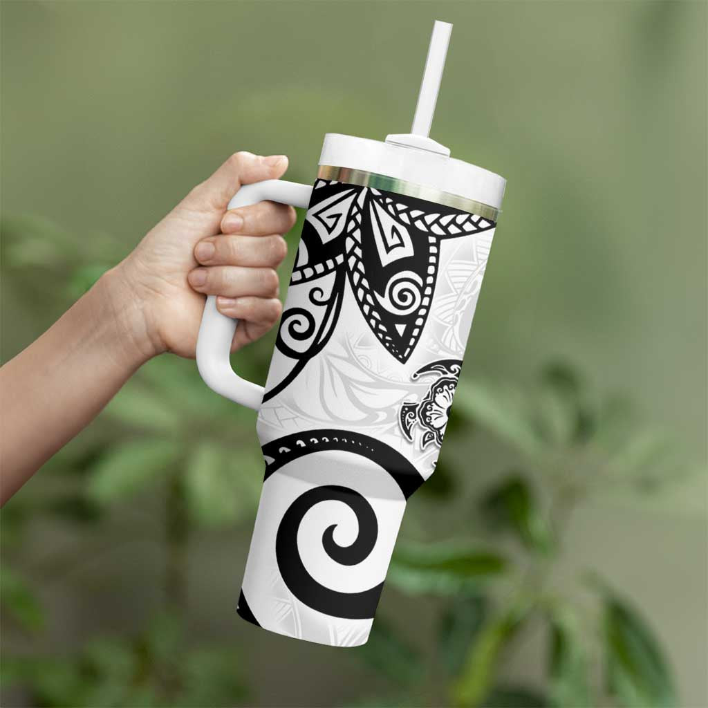 Polynesia Tumbler With Handle White Tribal Turtle Floral Pattern