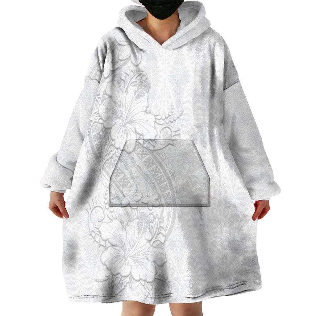 Tokelau White Sunday Wearable Blanket Hoodie Elegant Hibiscus Polynesian Tribal Pattern
