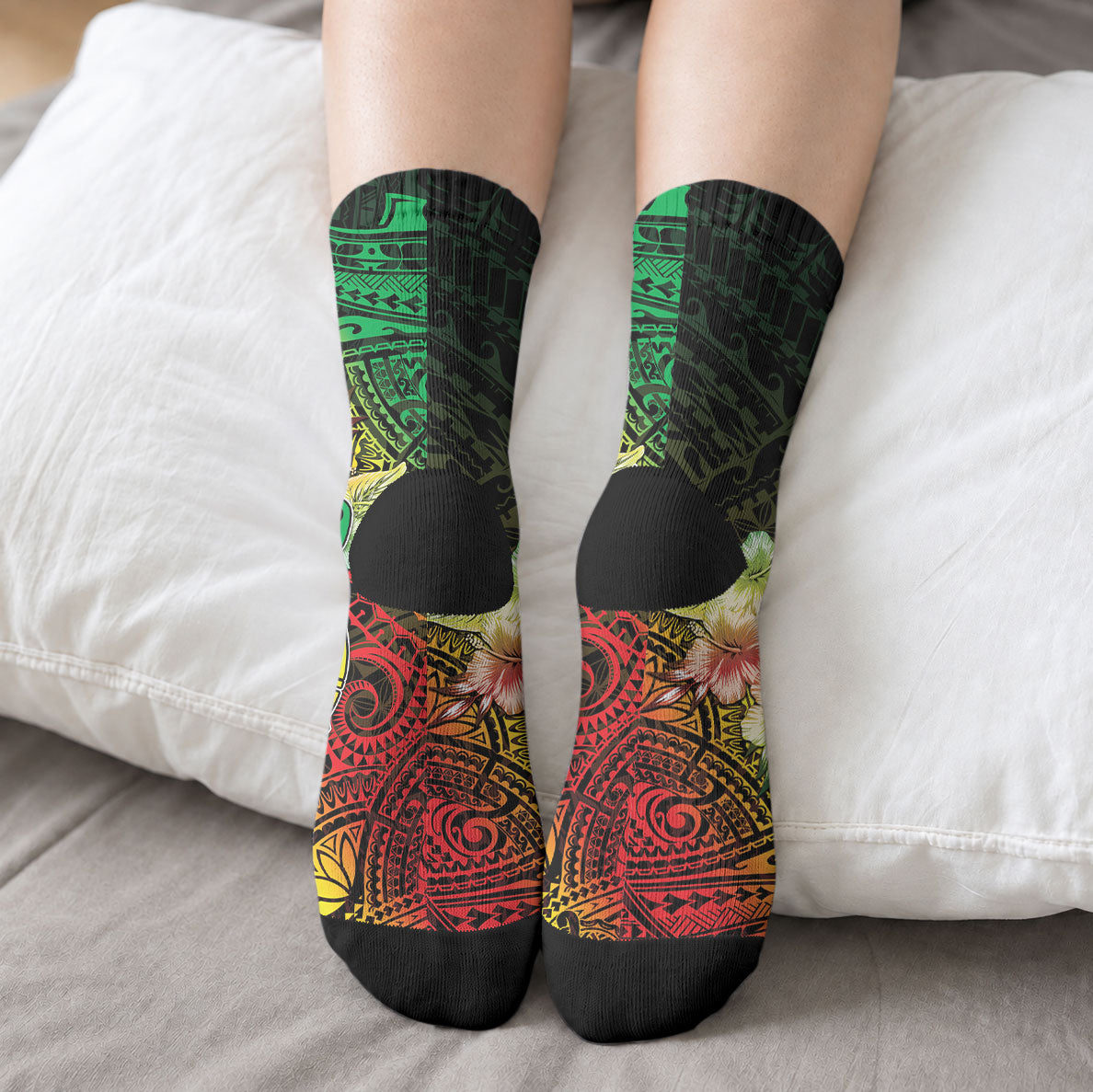 Hawaii Discoverers Day Crew Socks Polynesian Fish Hook With Hibiscus Reggae LT05 - Polynesian Pride