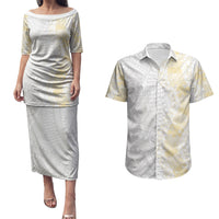Niue White Sunday Couples Matching Puletasi and Hawaiian Shirt Niuean Hiapo With Puakenikeni Lei