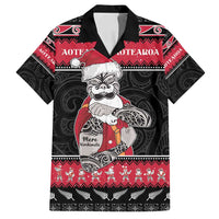 New Zealand Santa Tiki Christmas Family Matching Puletasi and Hawaiian Shirt Meri Kirihimete LT05 Dad's Shirt - Short Sleeve Black - Polynesian Pride