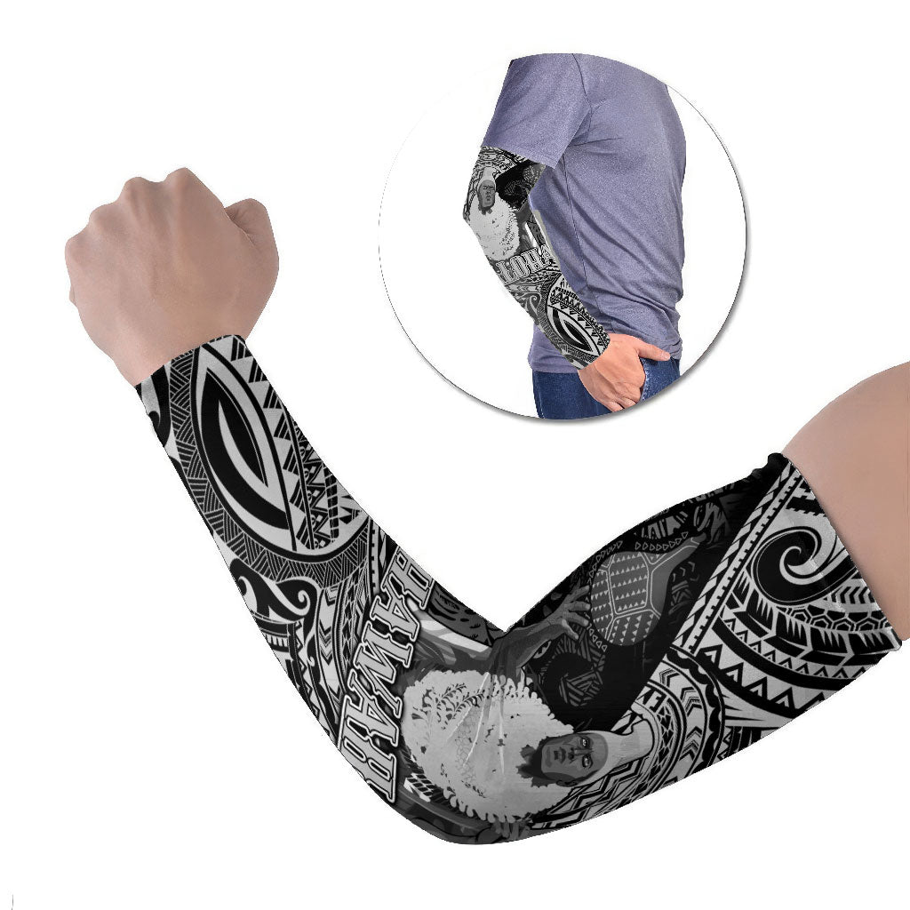Hawaii King Kamehameha Arm Sleeves With Hawaiian Ipu Motifs Black Version