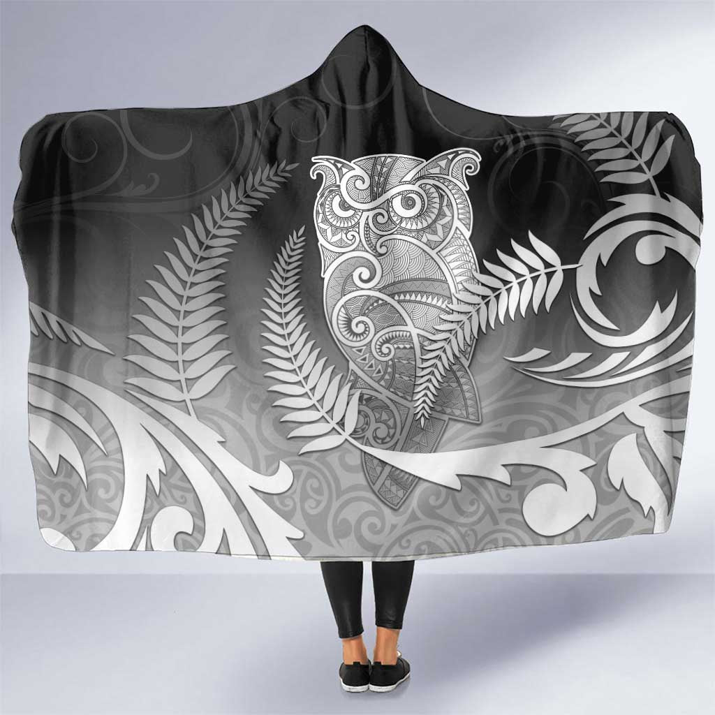 New Zealand Aotearoa Ruru Hooded Blanket Maori Fern Art Black