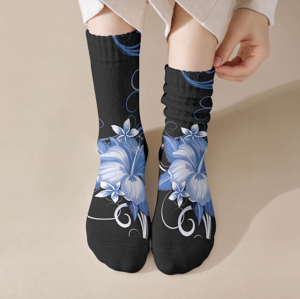 Hawaii Makahiki Kanaka Maoli Crew Socks Blue Hibiscus Floral Vibes LT05 Crew Socks Blue - Polynesian Pride