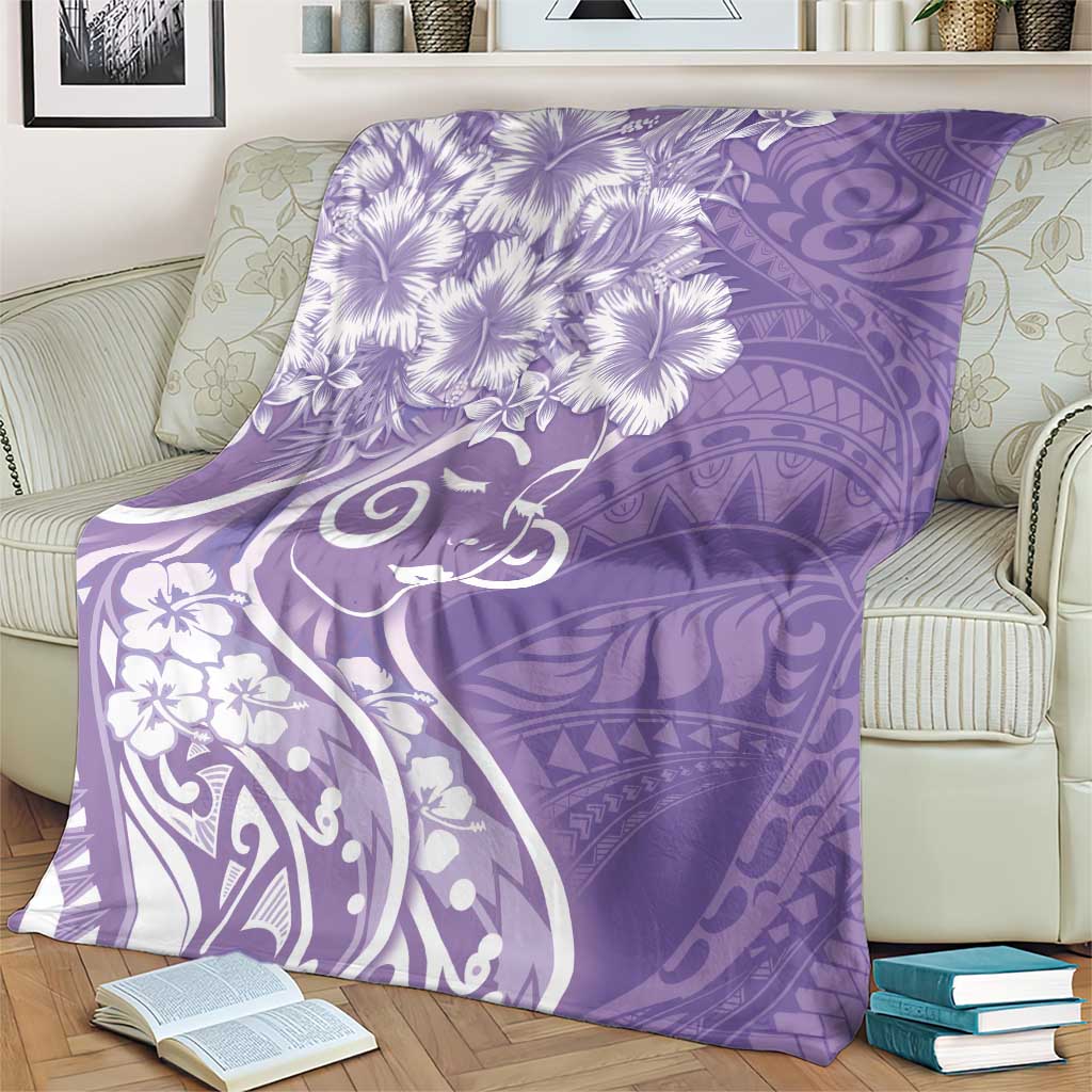 Polynesian Women's Day Blanket Purple Hibiscus Flowers With Polynesian Pattern
