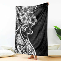 Polynesian Women's Day Blanket Black Hibiscus Flowers With Polynesian Pattern