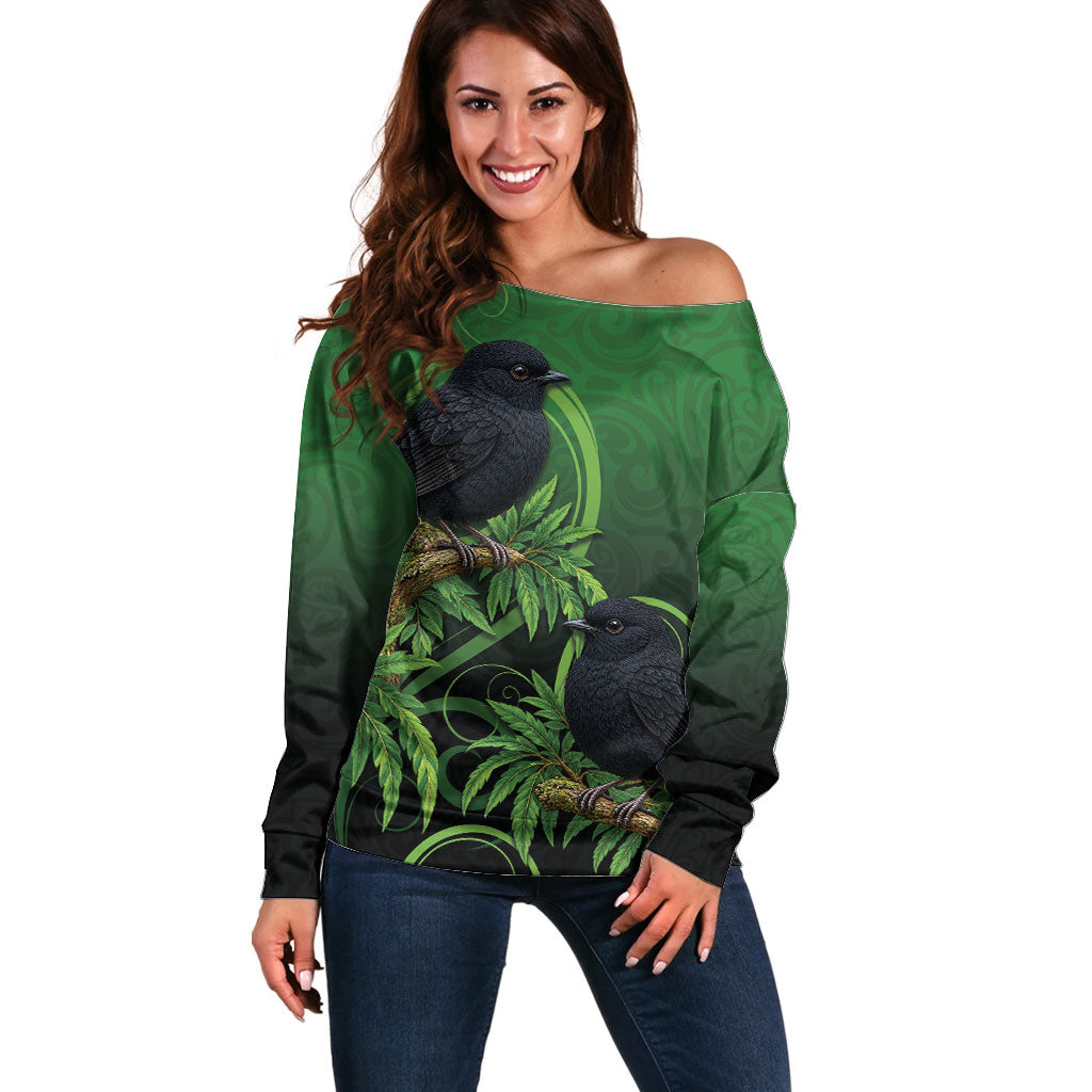 New Zealand Black Robin Off Shoulder Sweater Karure Maori Koru Art Tattoo LT05 Women Green - Polynesian Pride