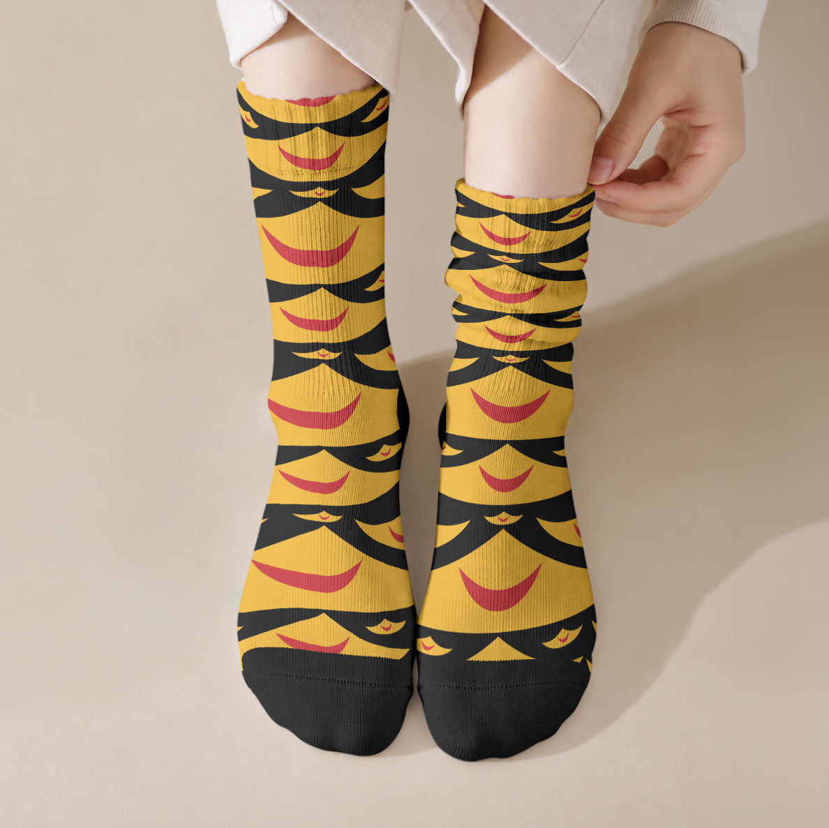 Hawaii Ahu Ula Inspired Crew Socks Black Version LT05 Crew Socks Black - Polynesian Pride