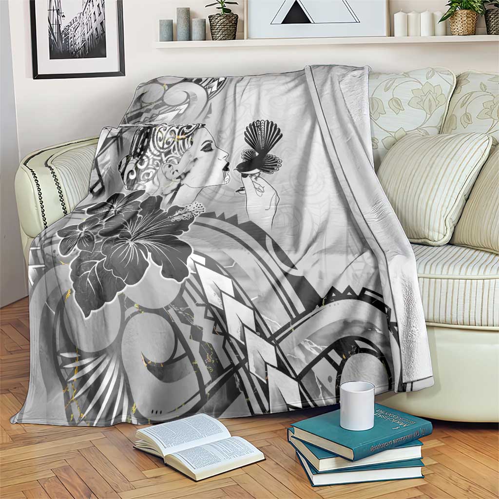 Aotearoa Maori Wahine Blanket Fantail Bird Black Gold Marble