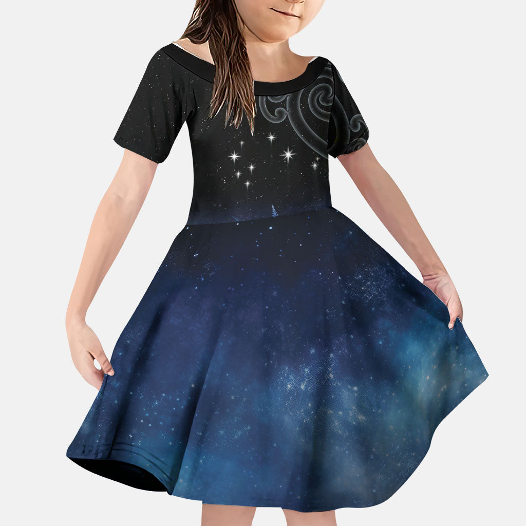 New Zealand Matariki Family Matching Off Shoulder Maxi Dress and Hawaiian Shirt Pleiades Star Cluster Blue Galaxy LT05 Daughter's Dress Blue - Polynesian Pride
