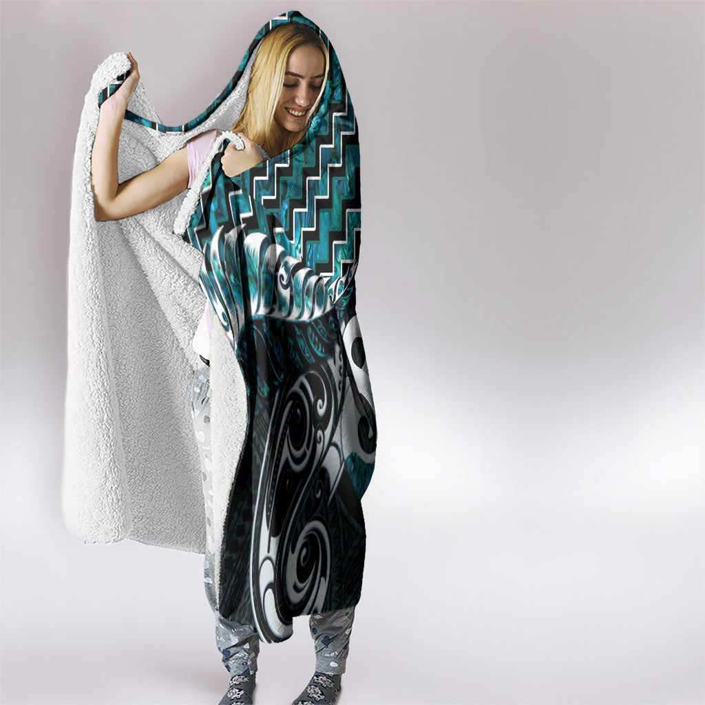 New Zealand Maori Hooded Blanket Poutama Pikorua - Single Twist Paua Shell