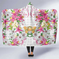 Hawaii Palaka Hooded Blanket White Tribal Pattern With Tropical Flowers - Polynesian Pride