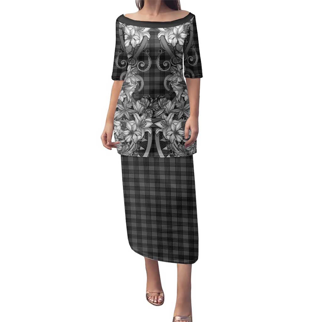 Hawaii Palaka Family Matching Puletasi and Hawaiian Shirt Black Tribal Pattern With Tropical Flowers - Polynesian Pride