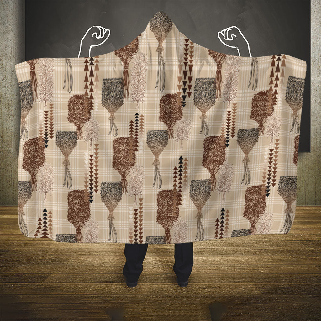 Aloha Hawaii Vintage Kahili Pa'a Lima Hooded Blanket Palaka Print Cozy Beige