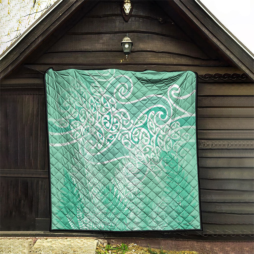 Aotearoa Maori Koru Curves Quilt Silver Ferns - Mint
