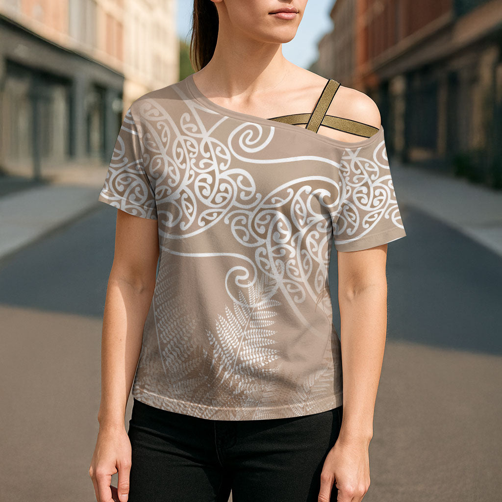 Aotearoa Maori Koru Curves Cross Shoulder Shirt Silver Ferns - Mocha