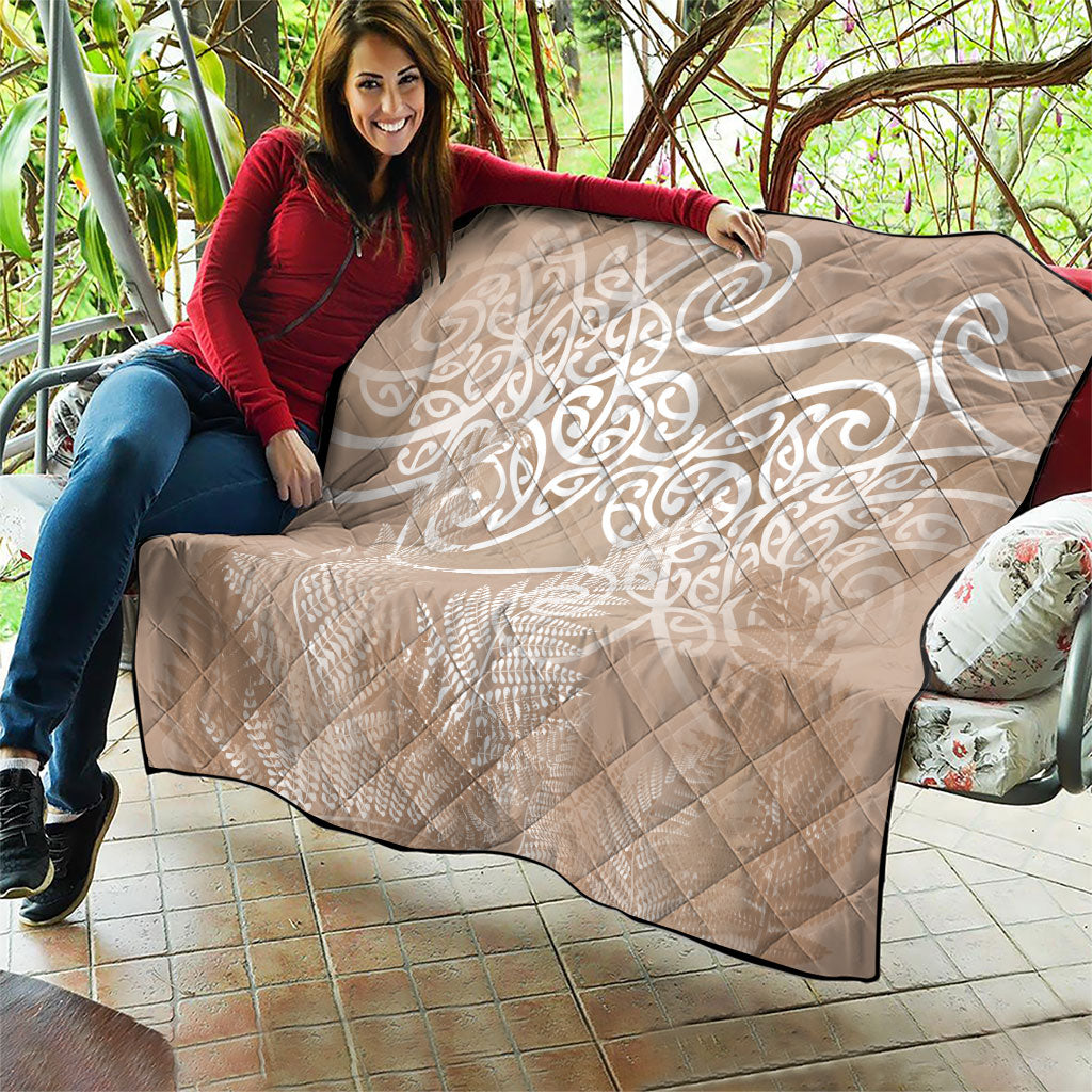 Aotearoa Maori Koru Curves Quilt Silver Ferns - Mocha