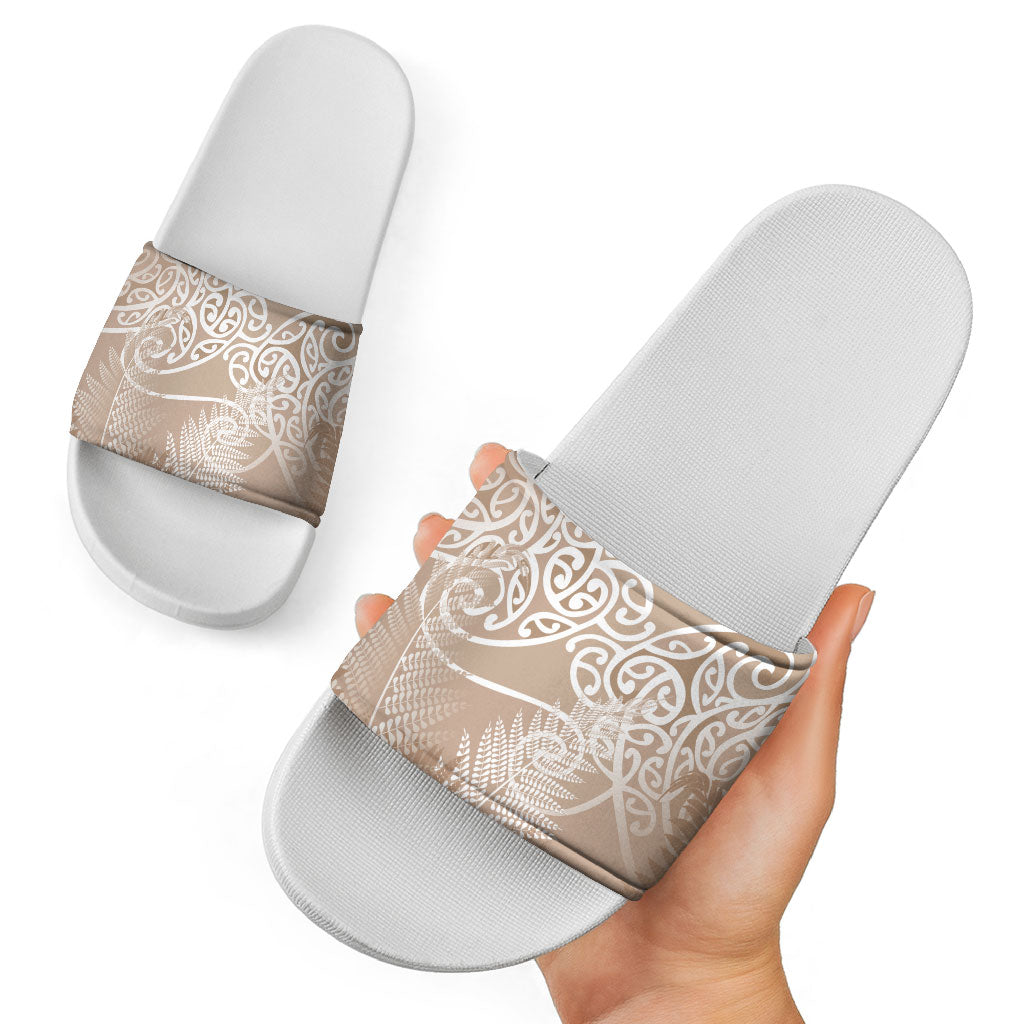 Aotearoa Maori Koru Curves Slide Sandals Silver Ferns - Mocha