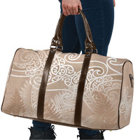 Aotearoa Maori Koru Curves Travel Bag Silver Ferns - Mocha